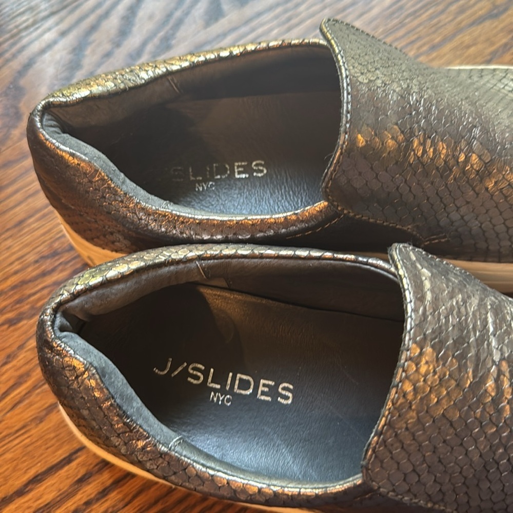 J Slides Silver Metallic Snakeskin Texture Leathe… - image 6